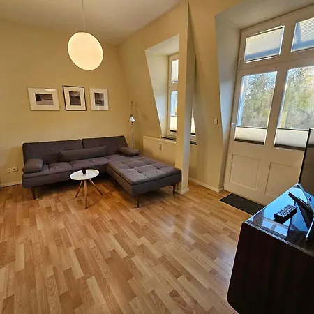 Kurfuerst - 100 M Zum דירה *