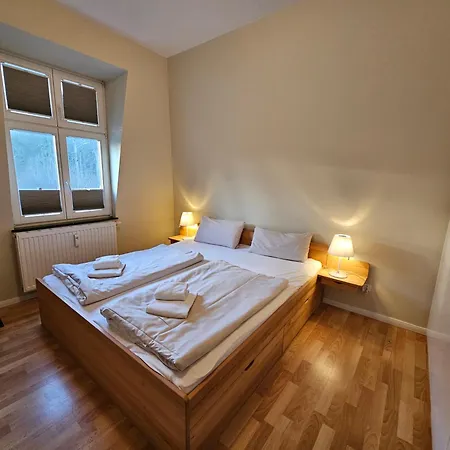 Kurfuerst - 100 M Zum Apartman *